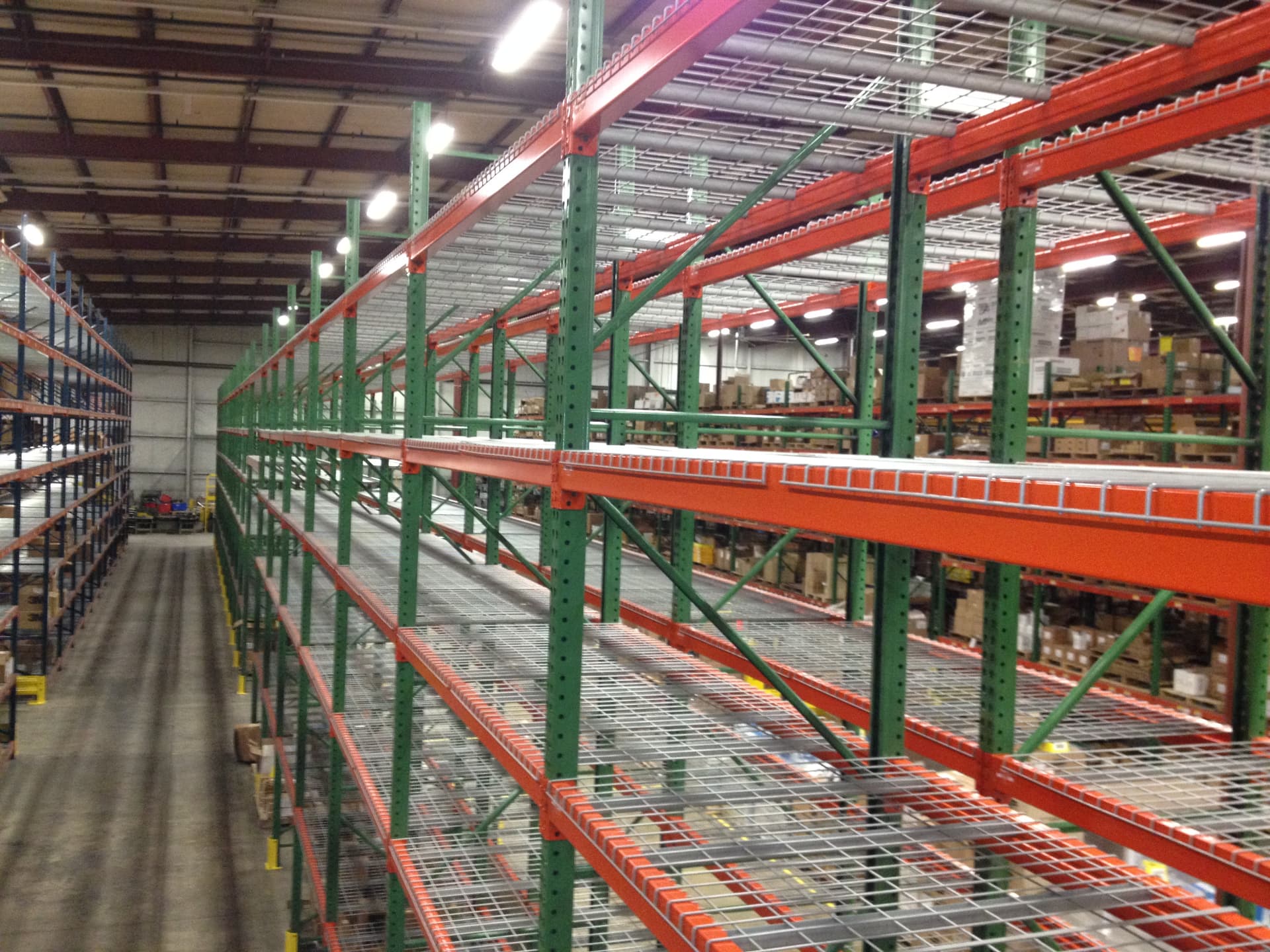 Warehouse aisle of selective pallet rack with wire decking